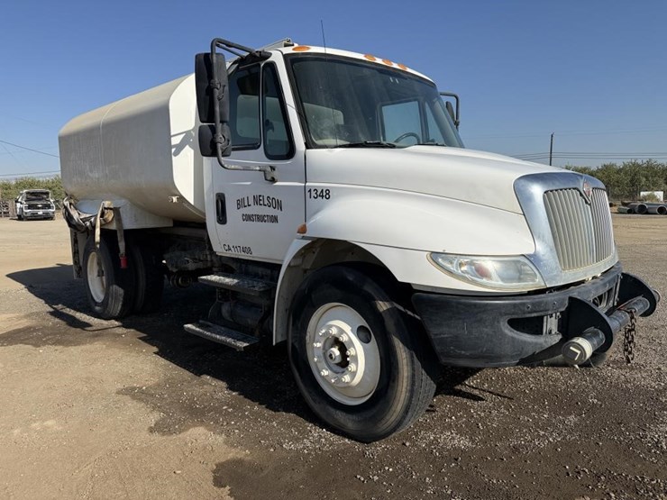 2012-international-4300-s/a-water-truck-image-2