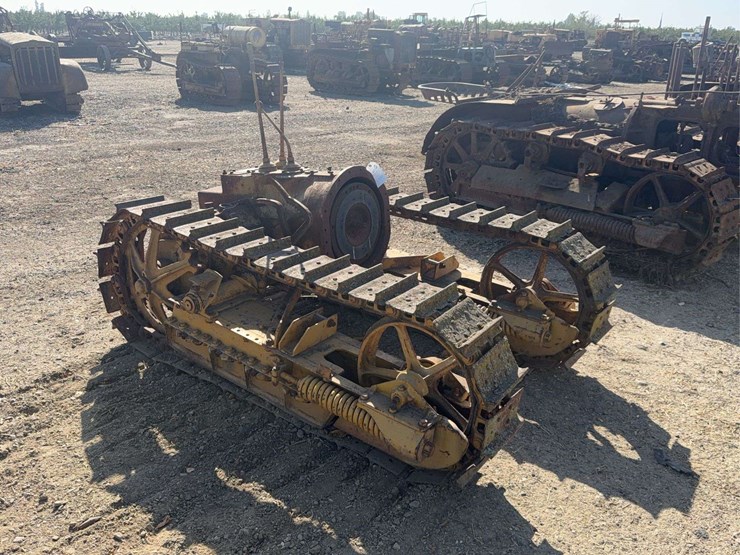 caterpillar-fifteen-image-4