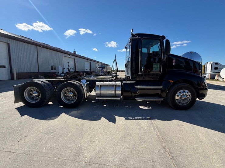 #1728-•-2012-kenworth-day-cab-truck-tractor-image-6