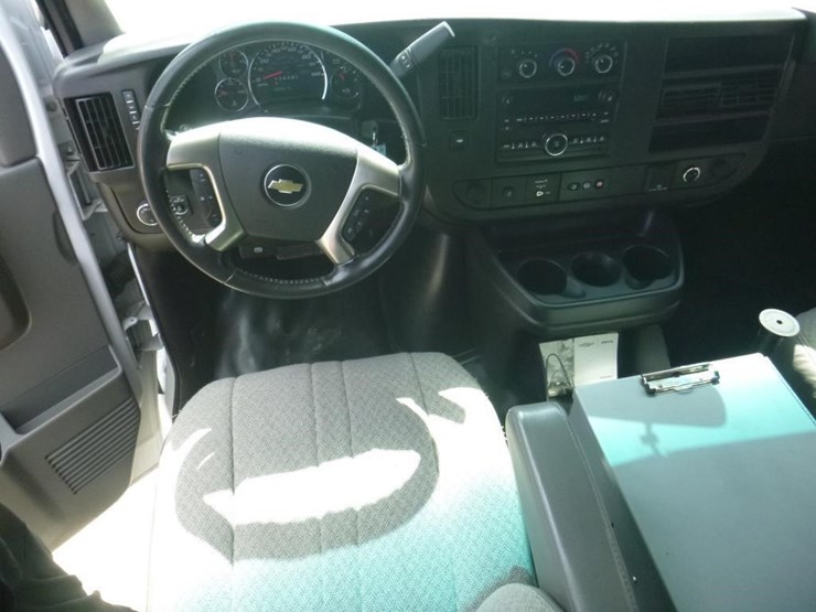 2015-chevrolet-express-2500-image-9