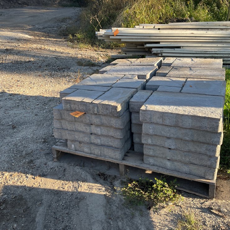 #3176 • Pallet of Decorative Landscape Block