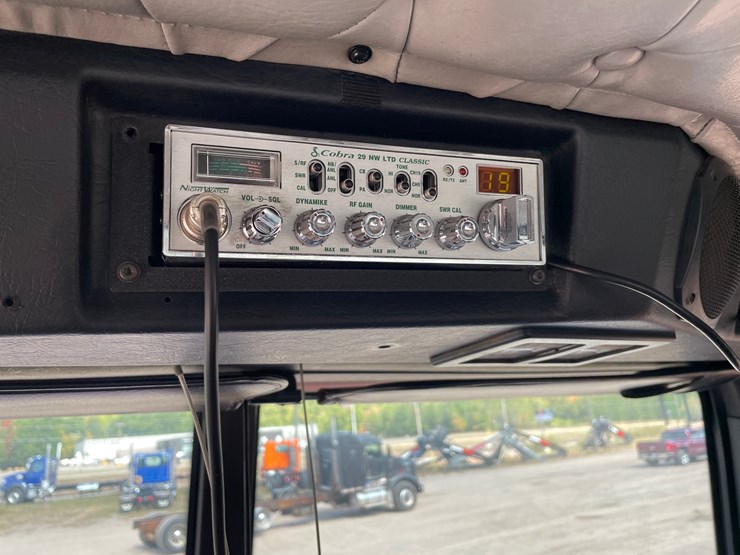 2016-western-star-4900sb-image-77
