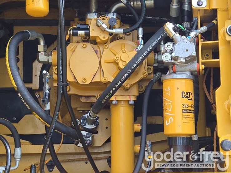 2018-caterpillar-352-image-43