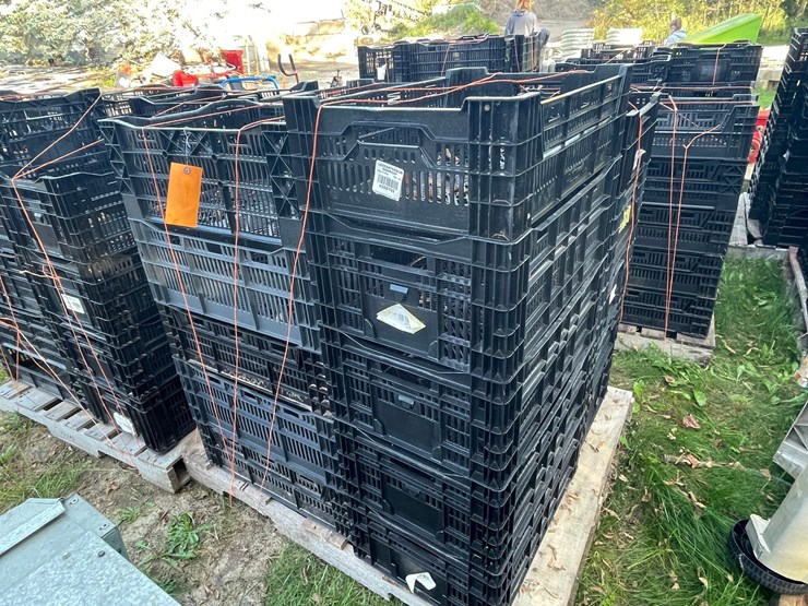 #3225-•-pallet-of-stackable-poly-crates-image-2