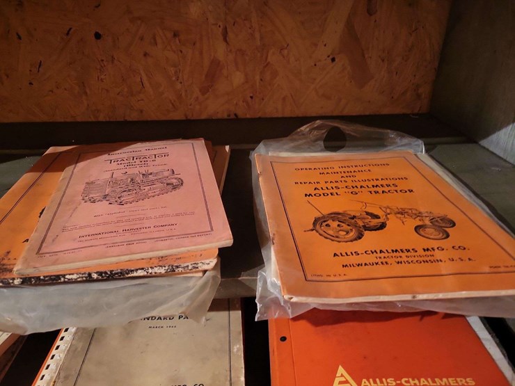 collection-of-allis-chalmers-tractor-operator-manuals-and-parts-catalogs-image-3