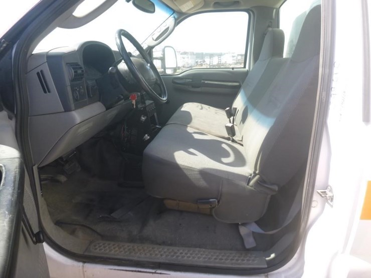 2005-ford-f450-image-18