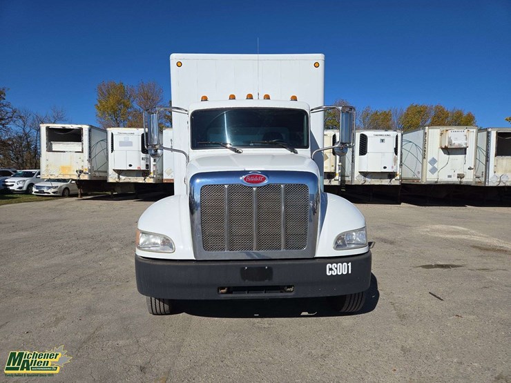 2014-peterbilt-325-image-9