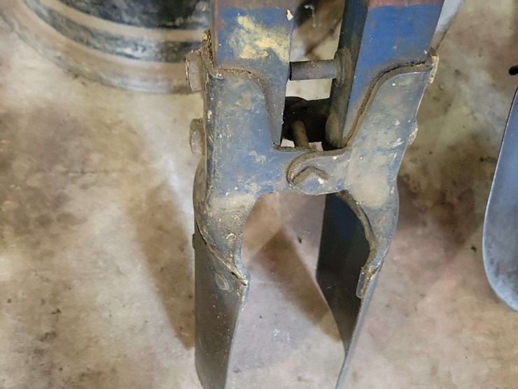 manual-post-hole-digger-with-wooden-handles-image-1