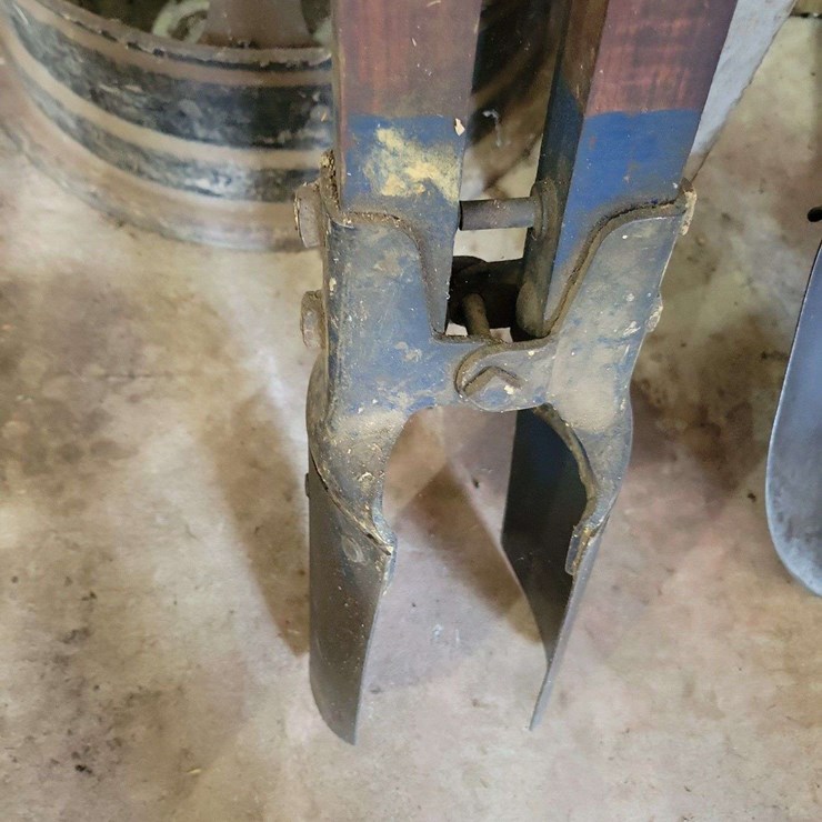 Manual Post Hole Digger with Wooden Handles