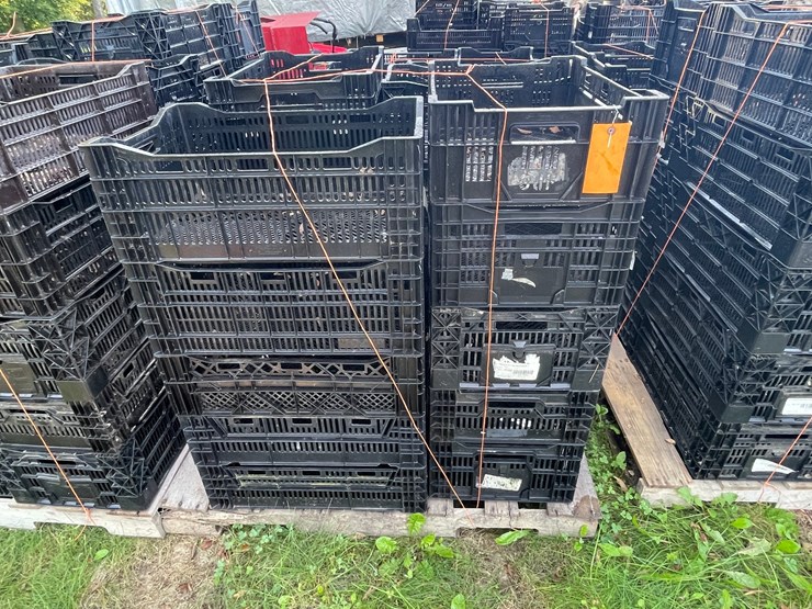 #3219-•-pallet-of-stackable-poly-crates-image-1