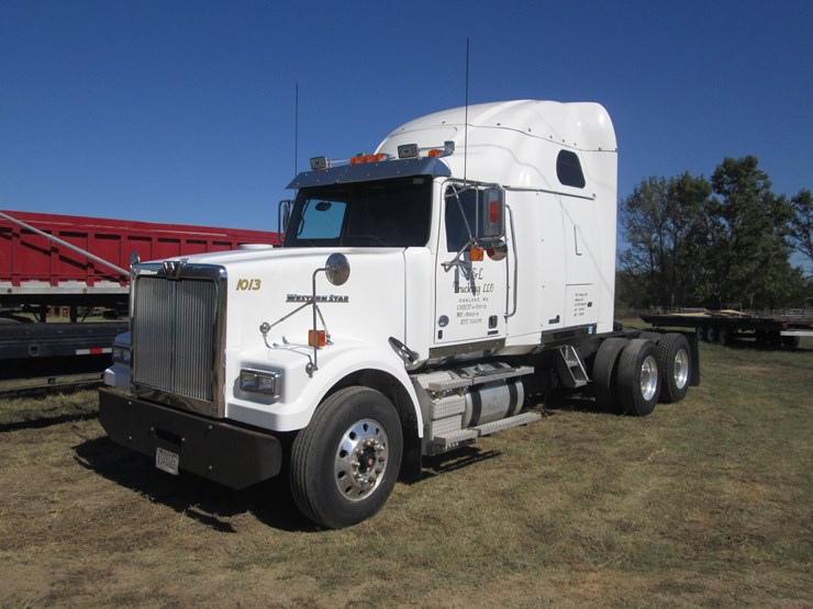 2020-western-star-4900-image-1