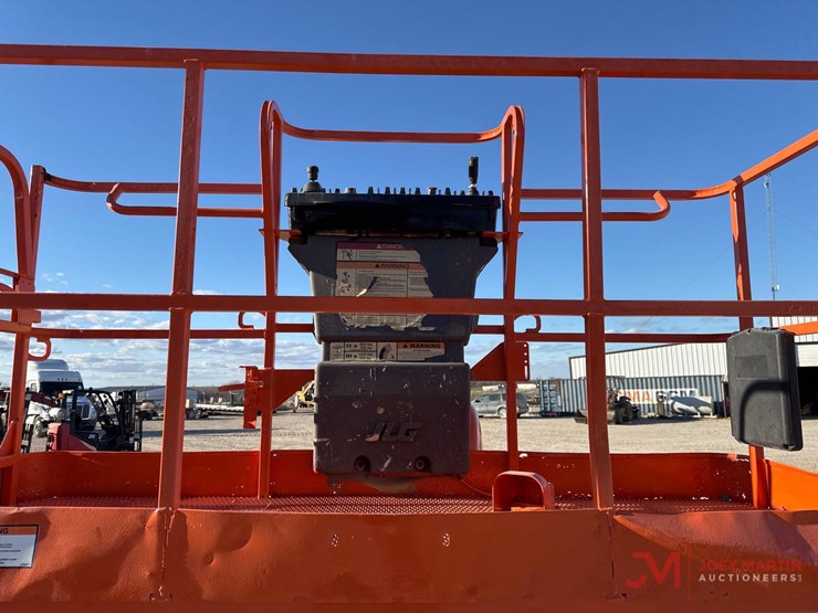 2013-jlg-600aj-image-11