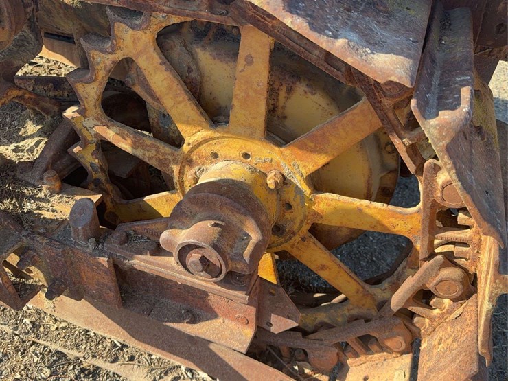 caterpillar-thirty-image-14