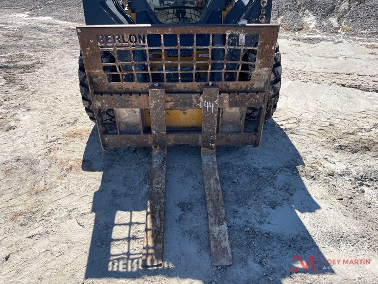 2023-deere-332g-image-13