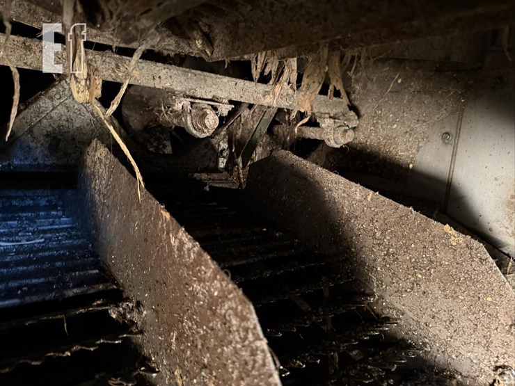 2011-john-deere-9770-sts-image-28