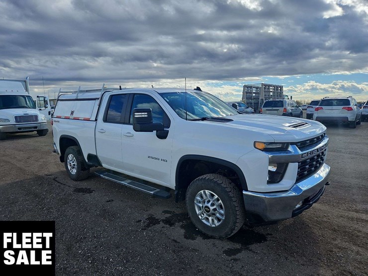 2022-chevrolet-silverado-2500hd-image-2