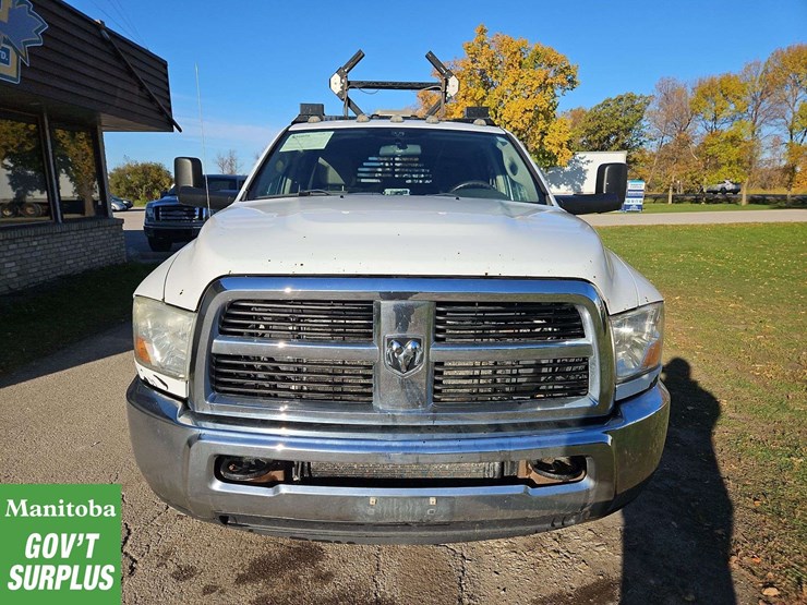 2011-dodge-3500-image-8