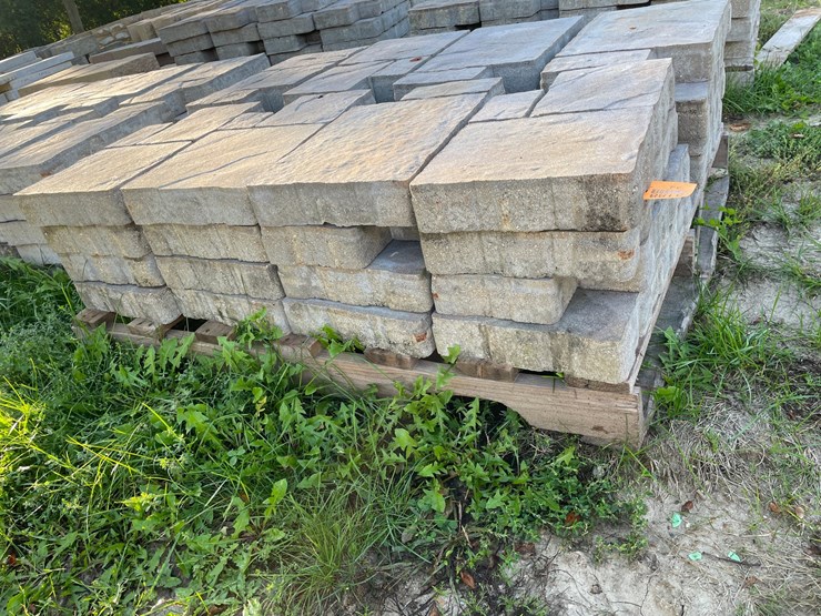 #3188-•-(2)-pallets-of-decorate-concrete-landscape-pavers-image-3