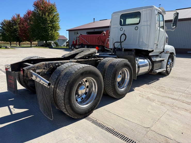 #1726-•-2019-western-star-day-cab-truck-tractor-image-5