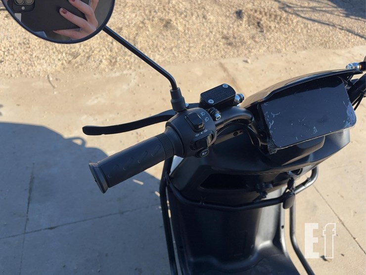 2026-sdlanch-irmoto-two-wheeled-electic-scooter-11048-image-10