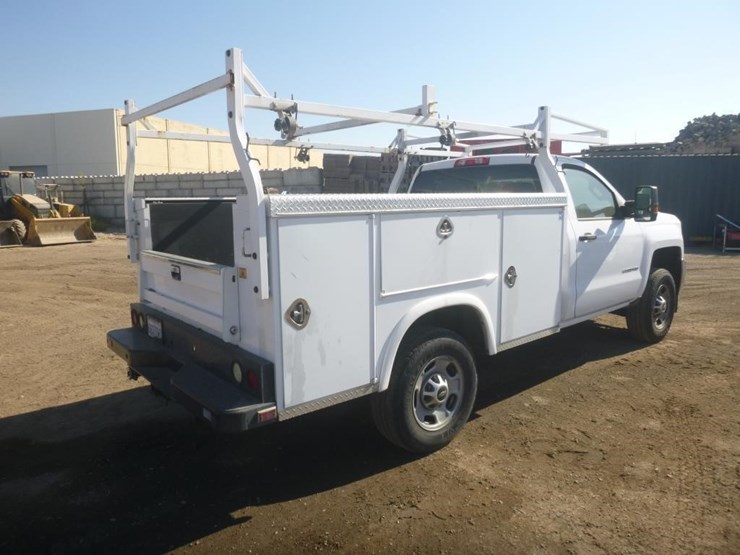 2015-chevrolet-2500-image-3
