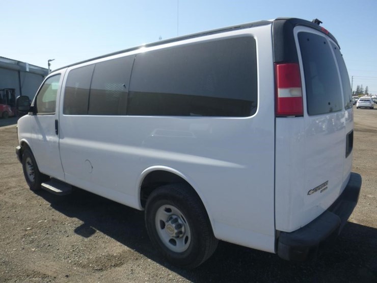 2013-chevrolet-express-3500-image-4