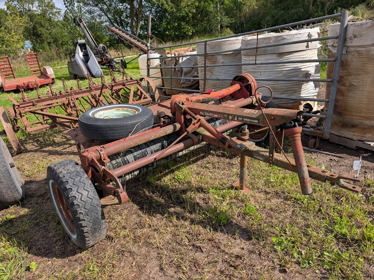 #4072-•-international-2a-hay-crimper-image-2