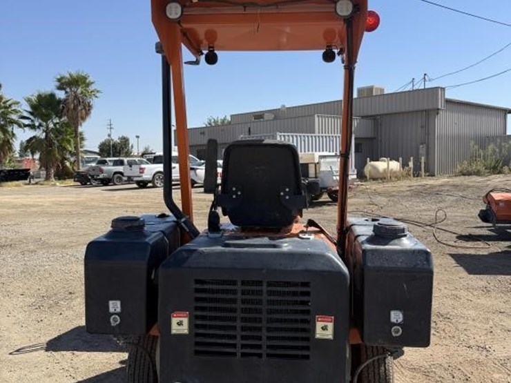 lay-mor-sm-300-3-wheel-broom-image-4