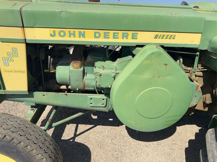 john-deere-820-image-21