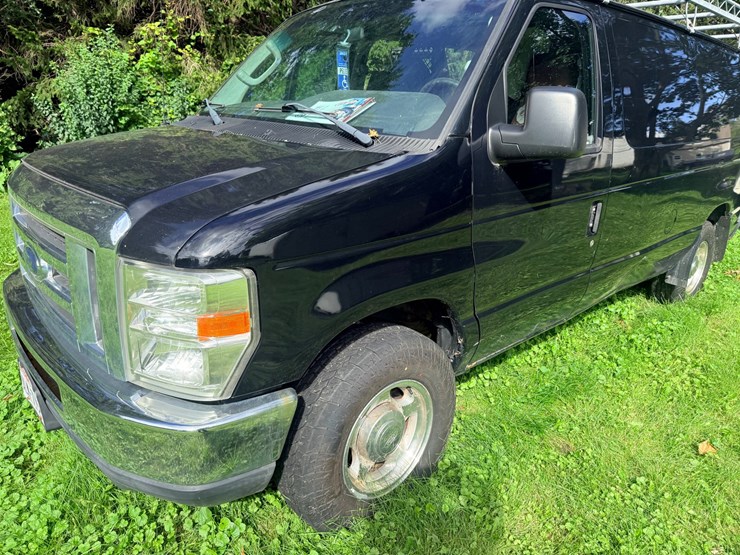 2013-ford-cargo-image-28