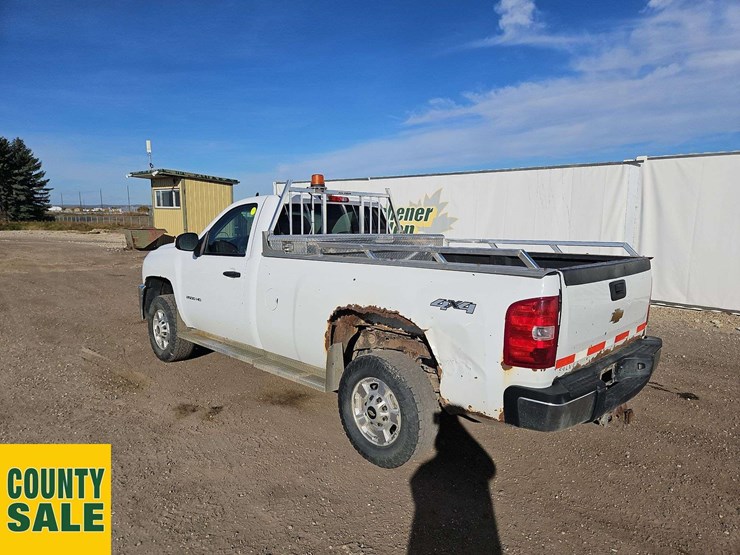 2011-chevrolet-silverado-2500hd-image-3