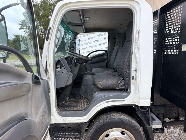 2008-isuzu-npr-image-14