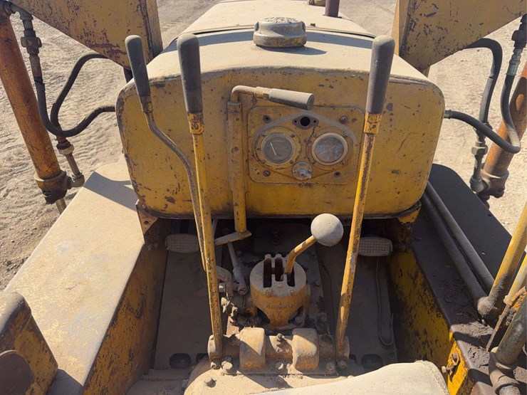 caterpillar-r2-image-33