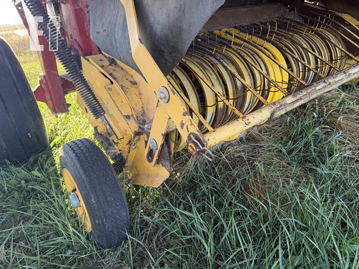 new-holland-br7090-image-28