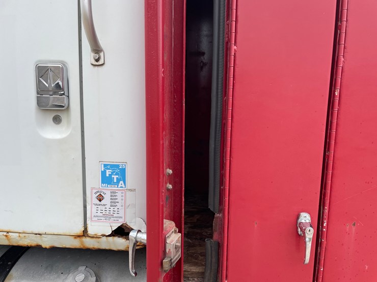 #127-•-1997-international-s/a-mobile-home-toter-(has-mi.-title)-(kingsford,-mi)-image-22
