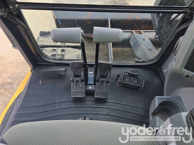 2020-deere-85g-image-66