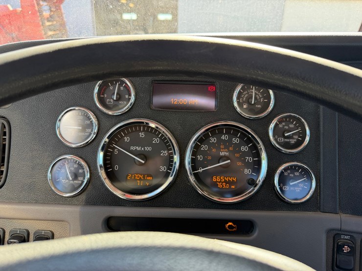 2020-peterbilt-389-image-56