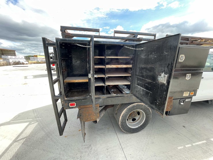 2018-chevrolet-3500-image-42