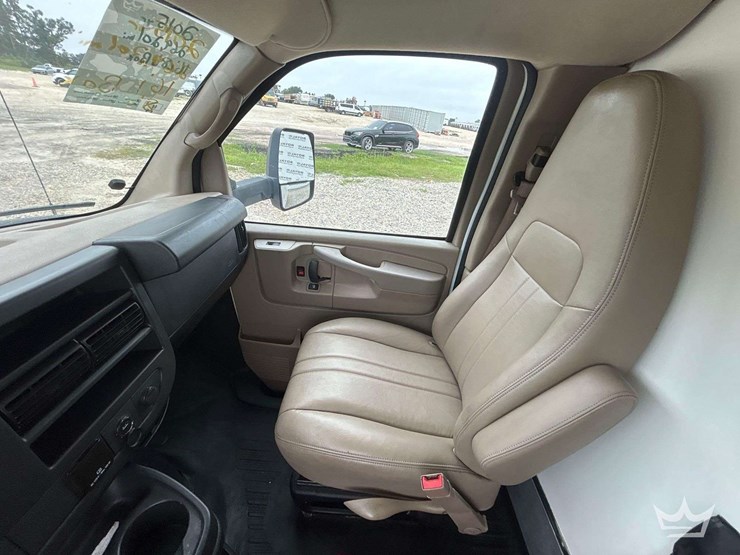 2015-chevrolet-express-4500-image-31