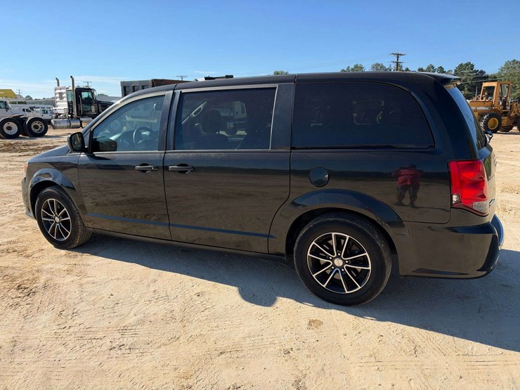 2019-dodge-grand-caravan-gt-image-2
