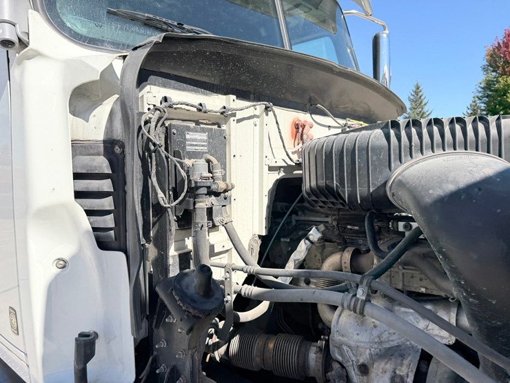 #1726-•-2019-western-star-day-cab-truck-tractor-image-62