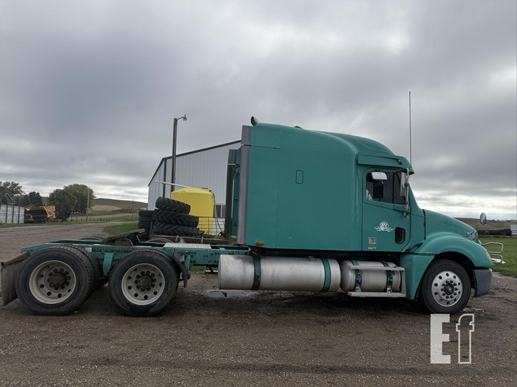 2002-freightliner-image-6