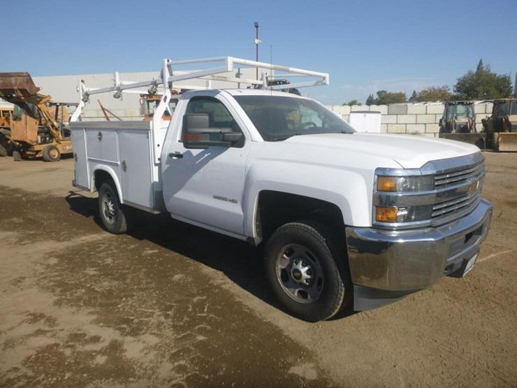 2015-chevrolet-2500-image-2