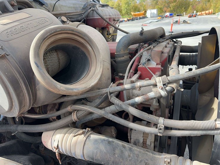 2003-freightliner-columbia-120-image-18