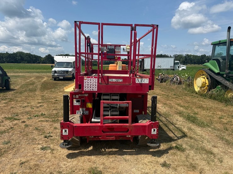 #2085-•-2016-mec-4096-ert-scissor-lift-image-4