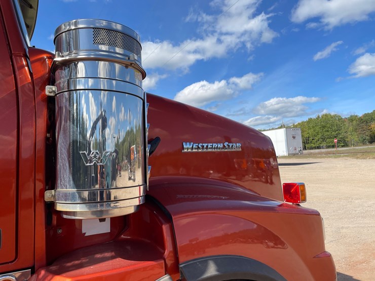 2016-western-star-4900sb-image-51