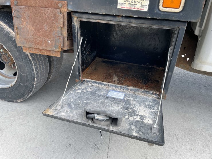 2018-chevrolet-3500-image-45