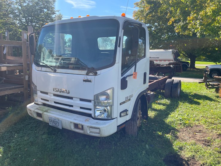 isuzu-nqr-image-2