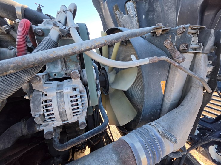 2016-freightliner-columbia-120-image-39