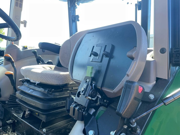 2024-john-deere-5075e-image-25